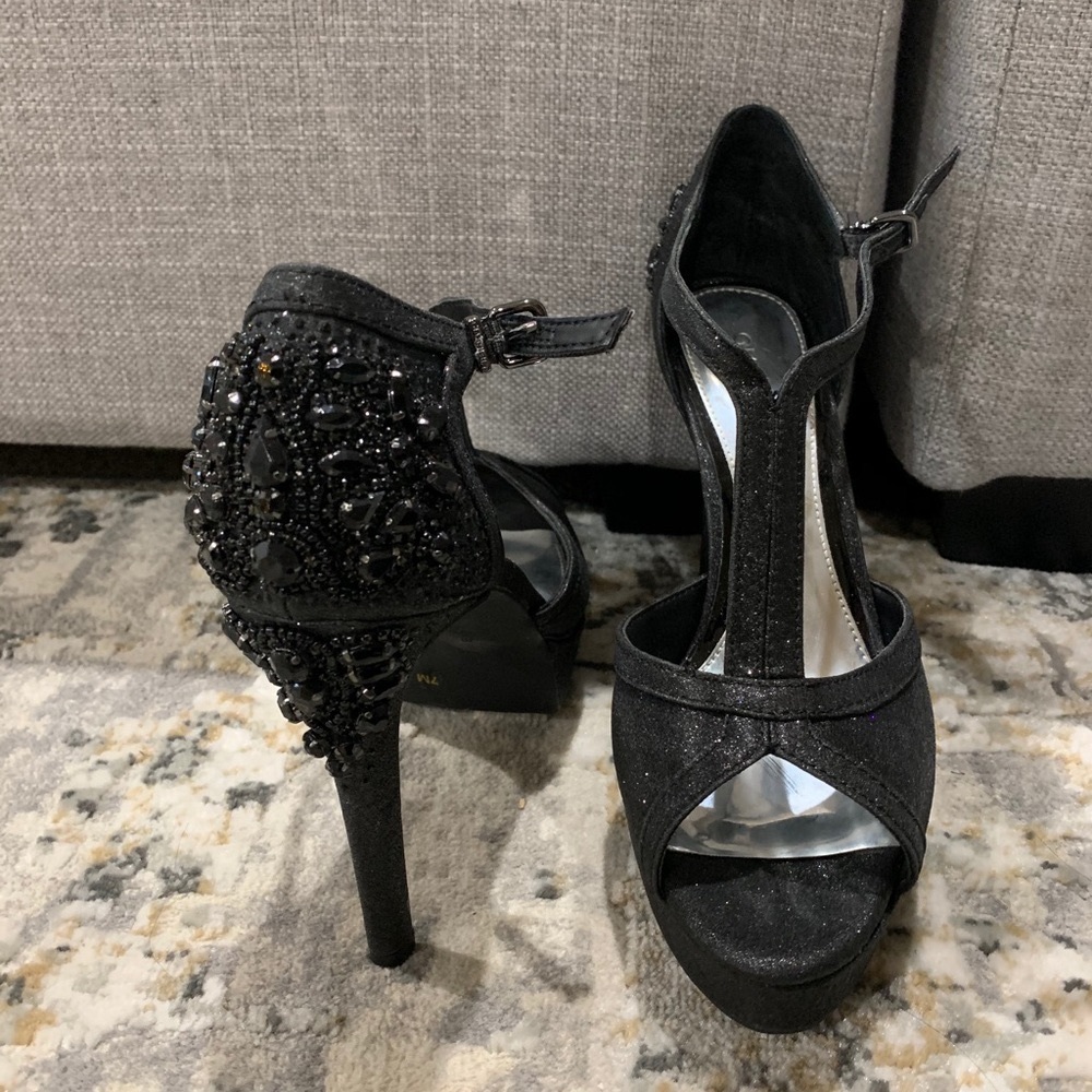 Gianni Bini black heels